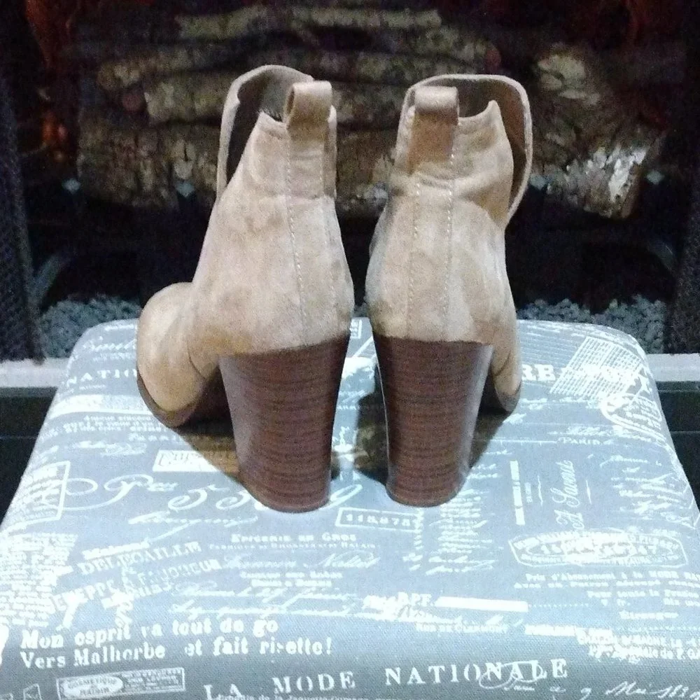 Women Charlotte Russe  Boots - Picture 4 of 5